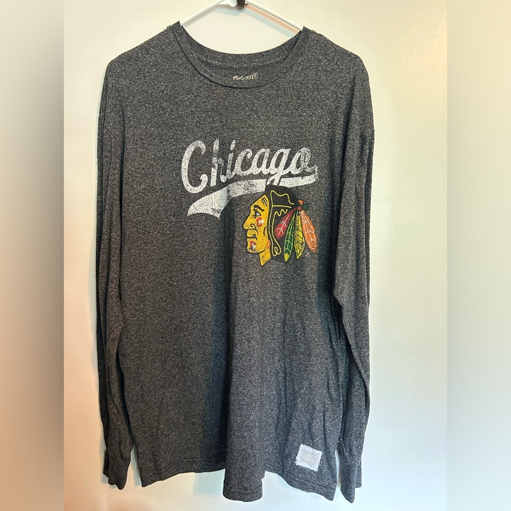 The Original Retro Brand Chicago Blackhawks Long Sleeve Graphic T-Shirt Size XL